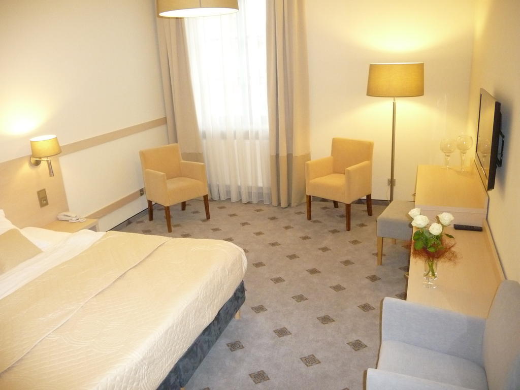 Hotel Notabene Świdnik Exterior foto